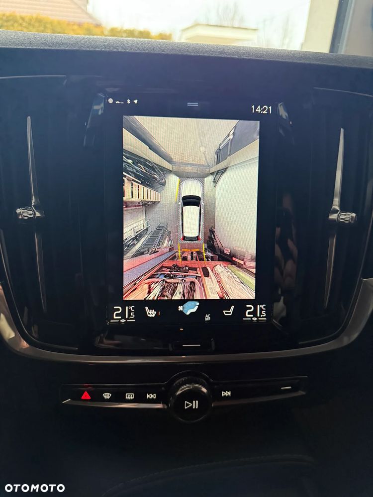 Volvo V90 D5 AWD Geartronic Momentum Pro - 12