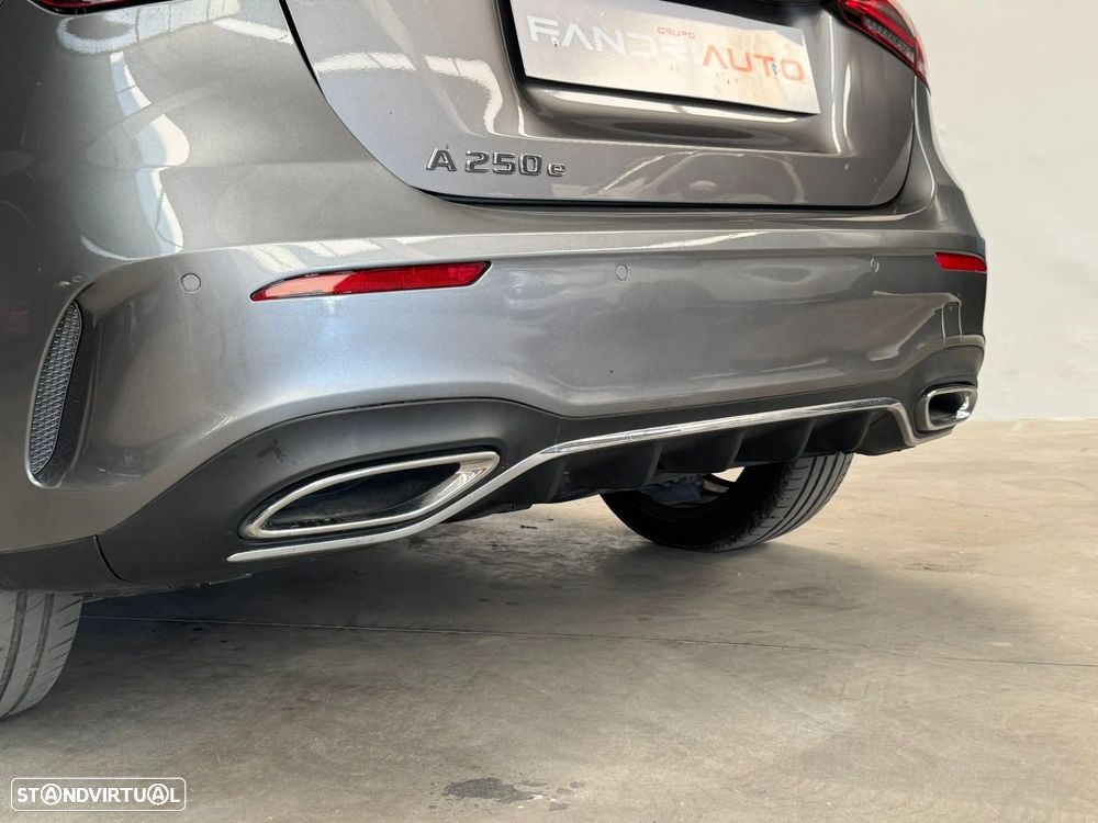 Mercedes-Benz A 250 e AMG Line - 18