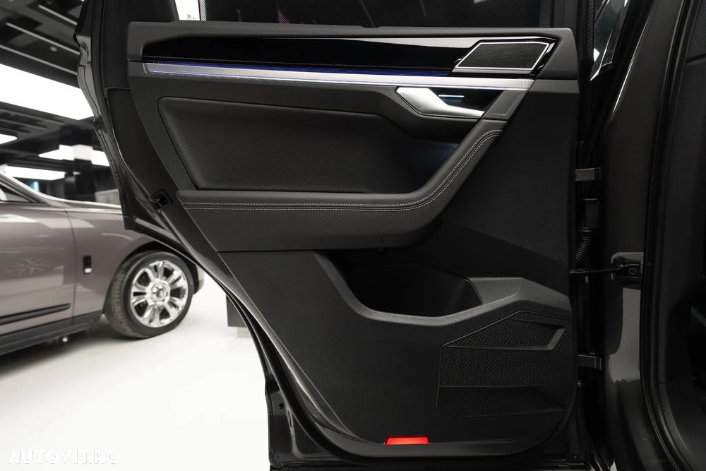 Volkswagen Touareg V6 TDI 4MOTION R-Line - 24