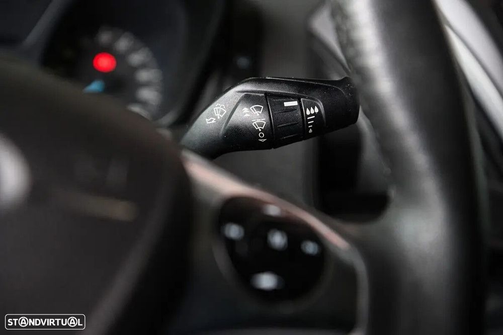 Ford Transit Custom Adaptada p/ 3 cadeiras de rodas - 39