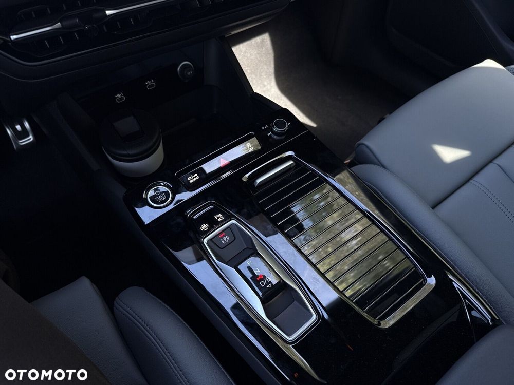 Audi Q6 e-tron - 14