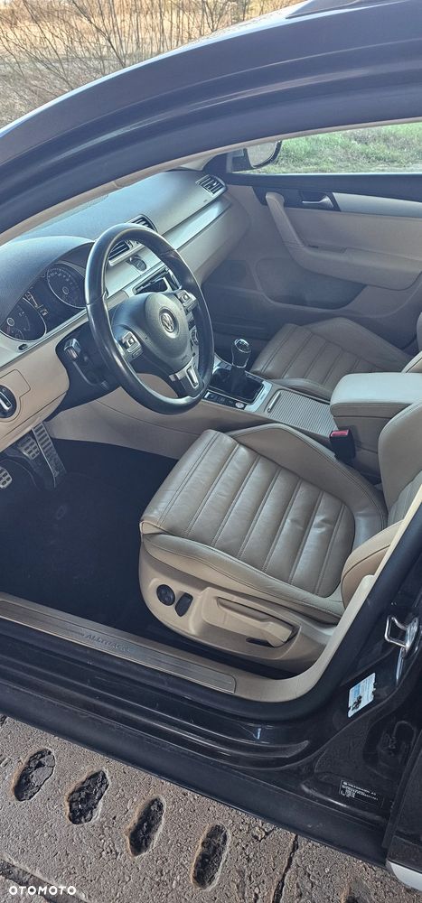 Volkswagen Passat Alltrack 2.0 TDI - 14