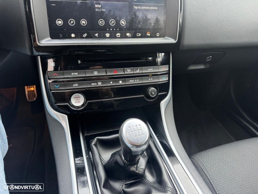 Jaguar XE E-Performance Pure - 12