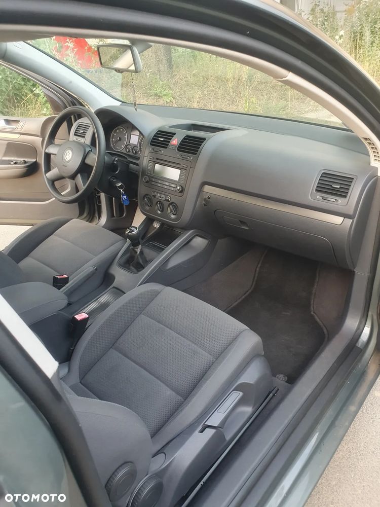 Volkswagen Golf 1.6 FSI Trendline - 8