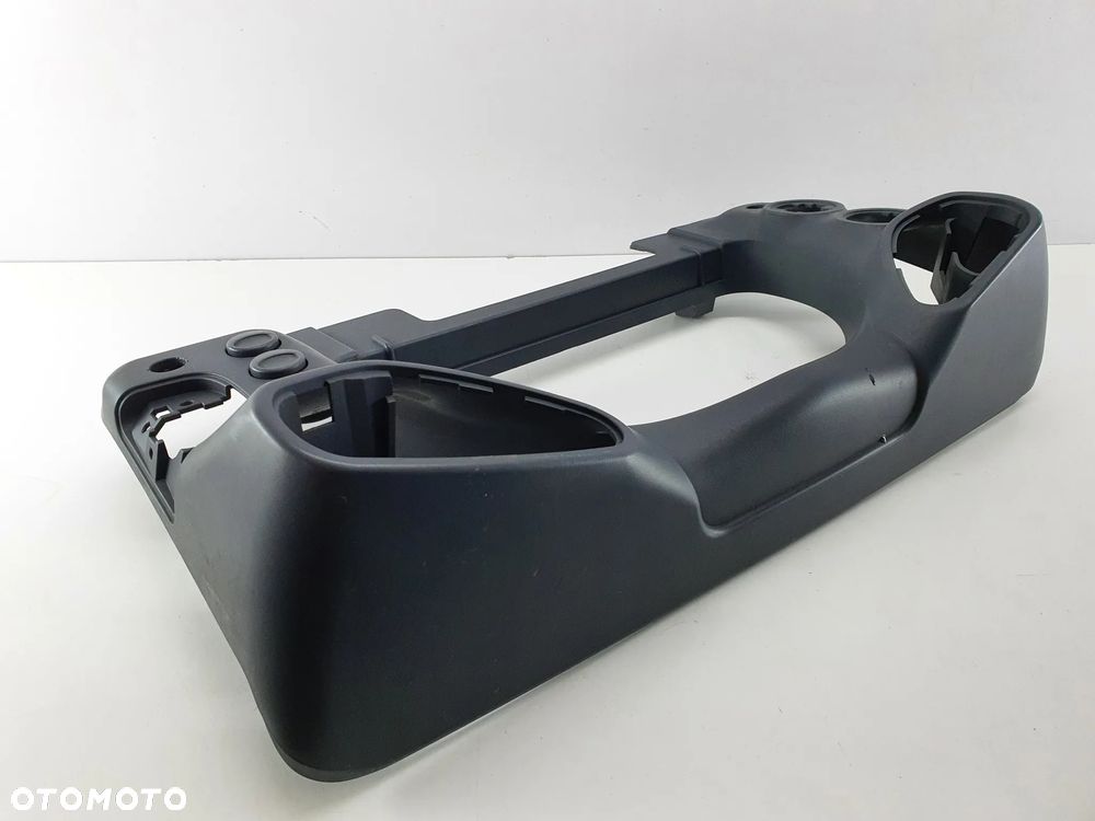 OBUDOWA OSLONA RAMKA LICZNIKA EU  IVECO EUROCARGO - 12