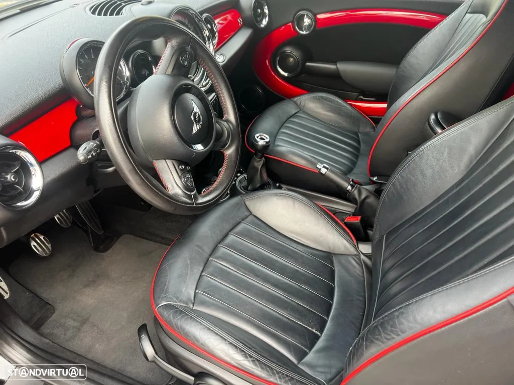 MINI Cabrio John Cooper Works - 18