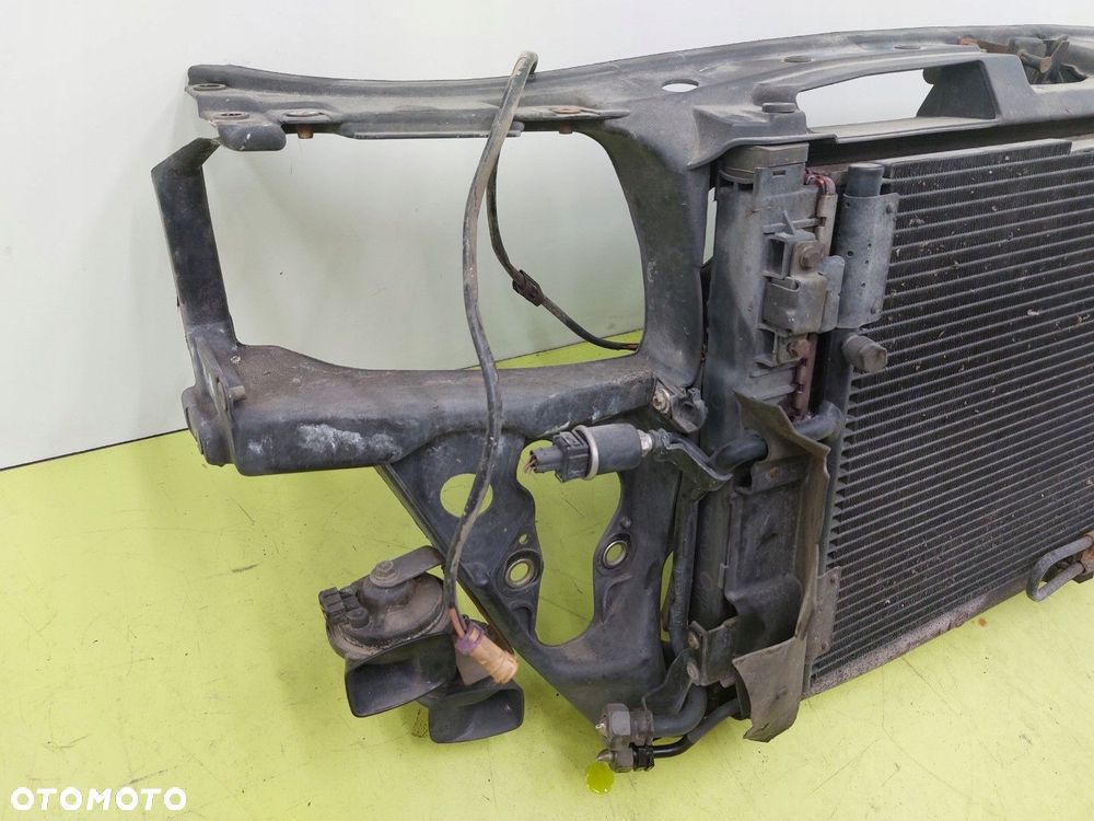 Pas przedni z chłodnicami WODY KLIMATYZACJI kompletny Audi A4 B5 1.8B 125KM - 2