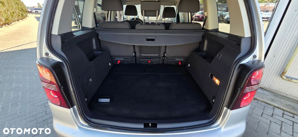 Volkswagen Touran 2.0 TDI DPF DSG Highline - 29