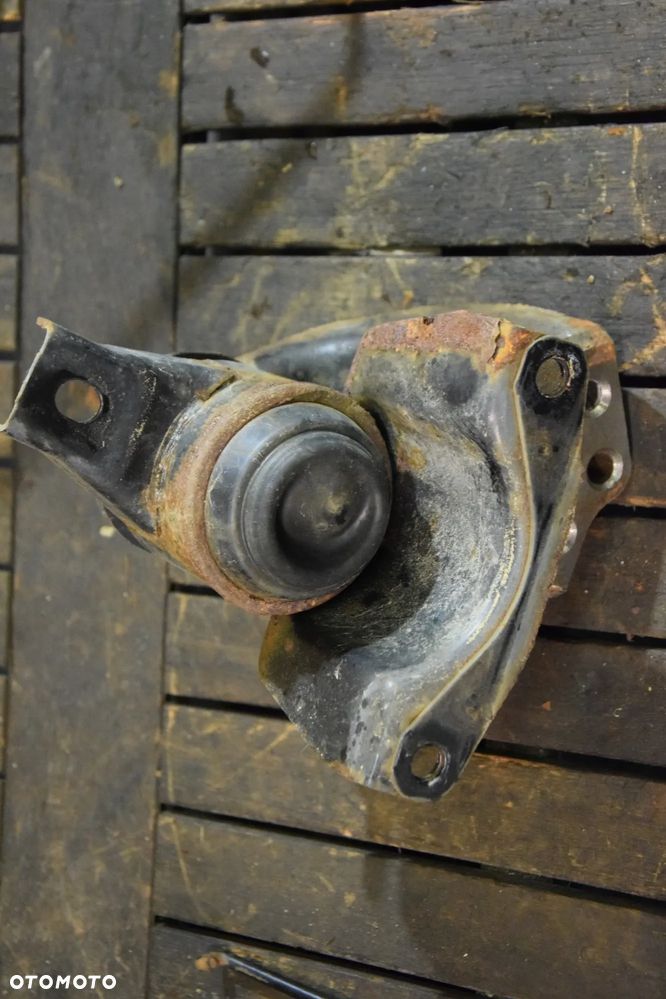 Opel Agila B Suzuki Splash Poduszka łapa silnika prawa / olejowa / sprawna - 2