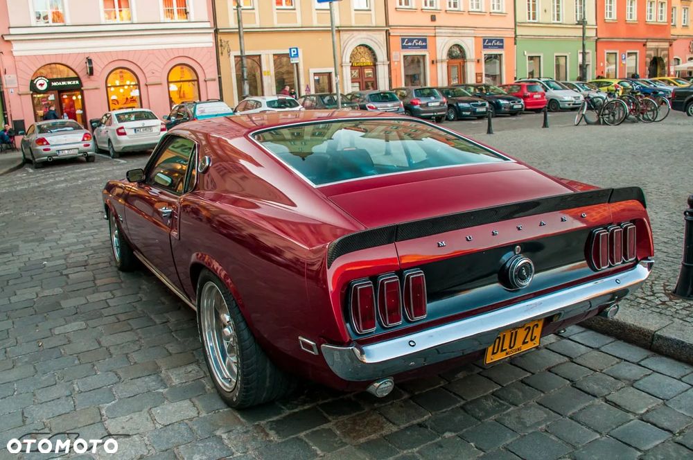 Ford Mustang - 4