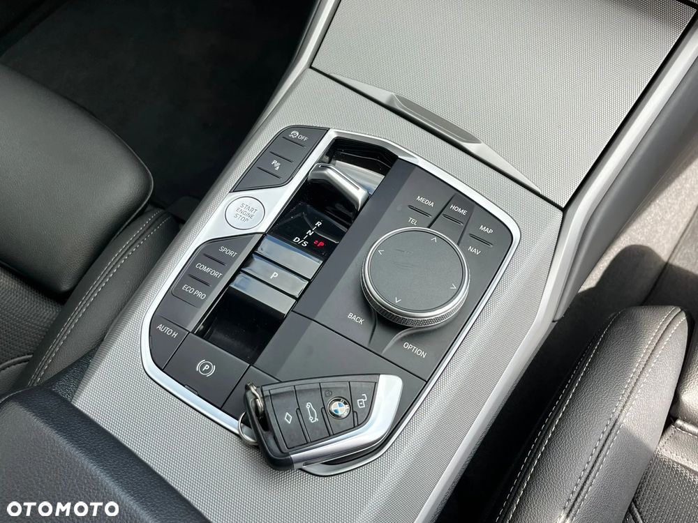 BMW Seria 3 318d mHEV - 25