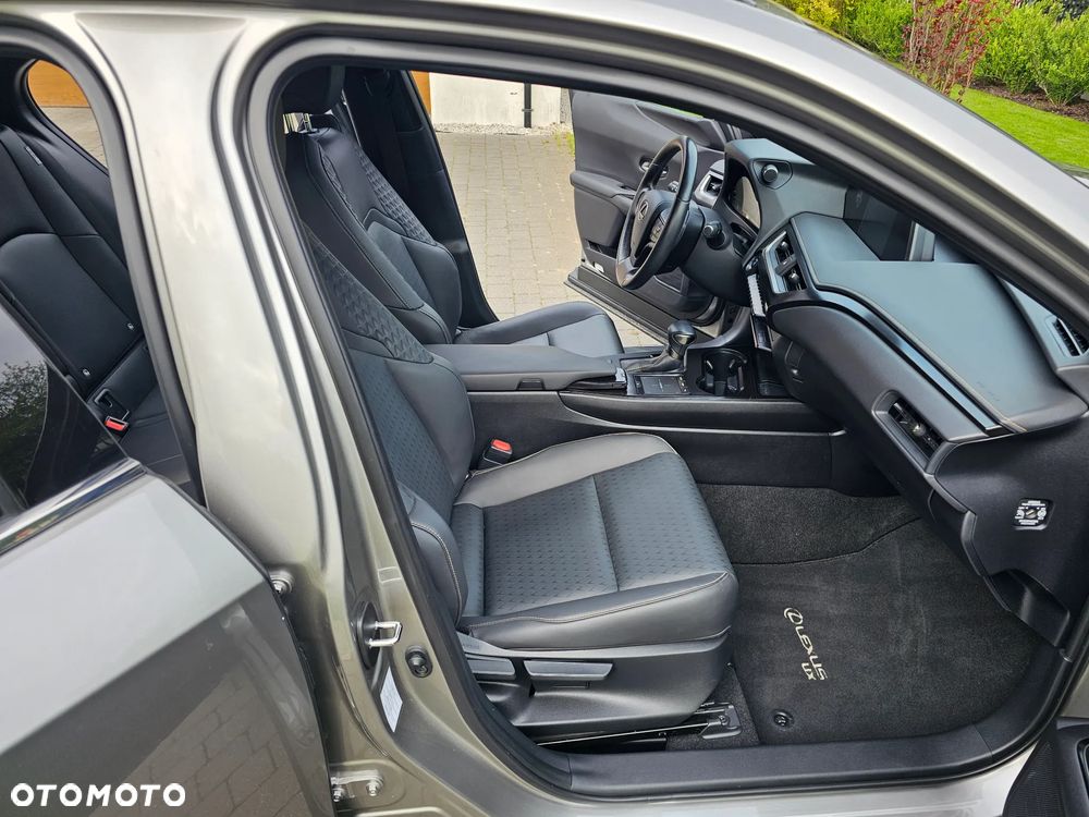 Lexus UX - 14