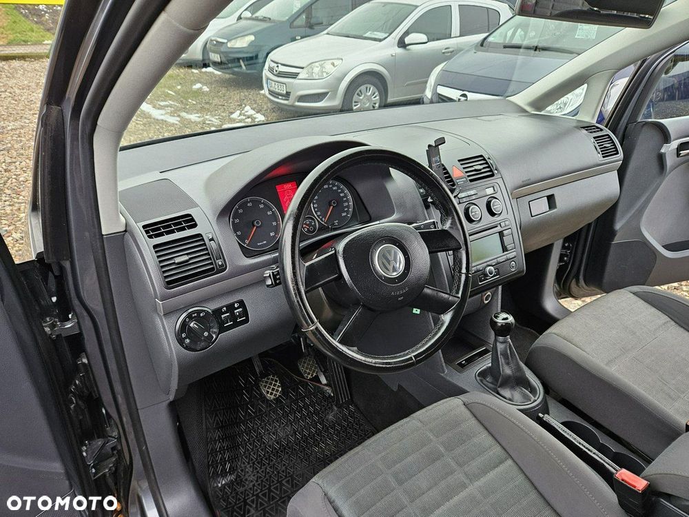 Volkswagen Touran - 8