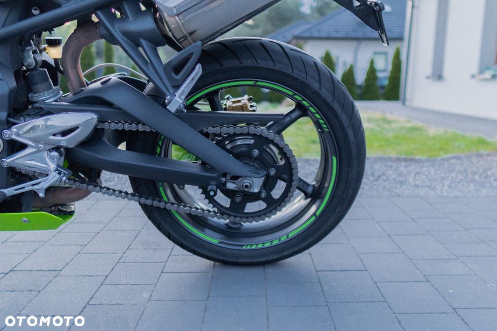 Triumph Street Triple - 30