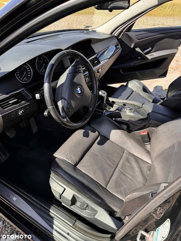 BMW Seria 5 525d - 12
