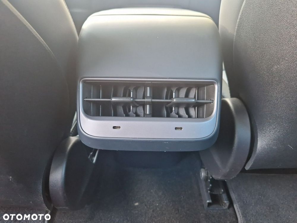 Tesla Model 3 - 24