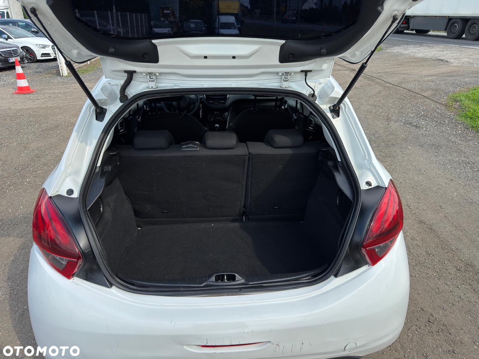Peugeot 208 1.2 PureTech Active - 14