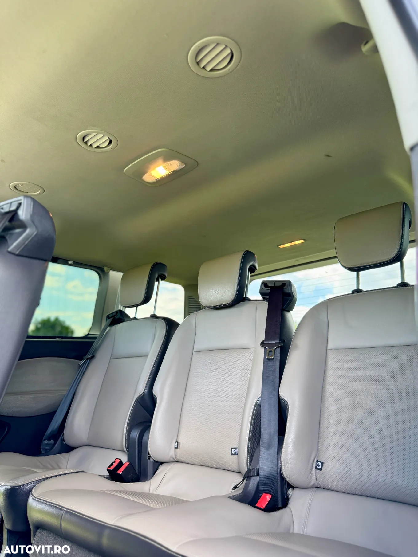Ford Tourneo Custom - 12