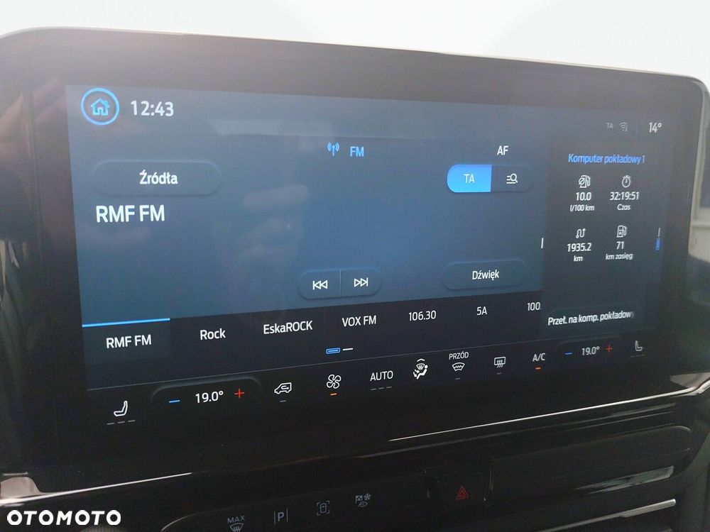 Ford Tourneo Custom - 37