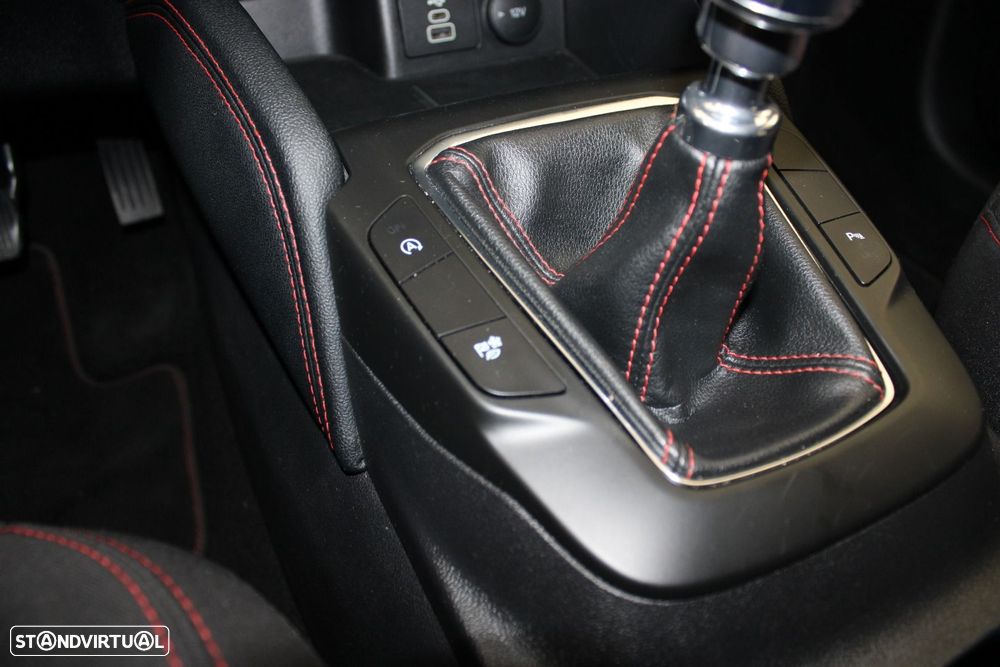 Ford Kuga 1.5 EcoBoost ST-Line - 26