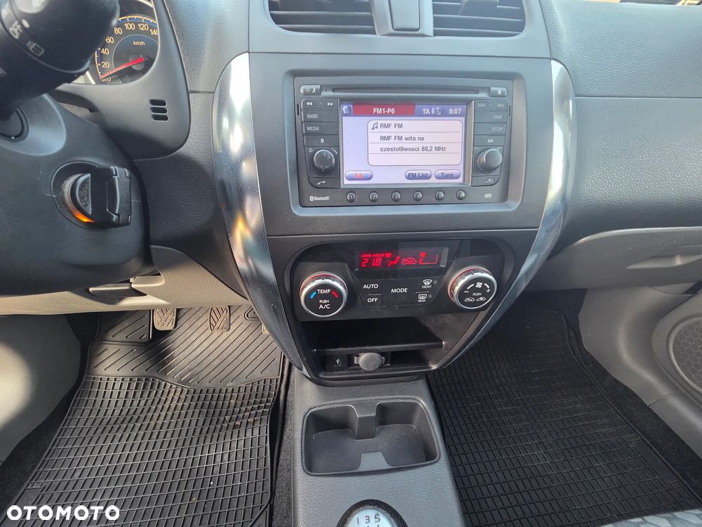 Suzuki SX4 1.6 VVT 4x2 Style - 17