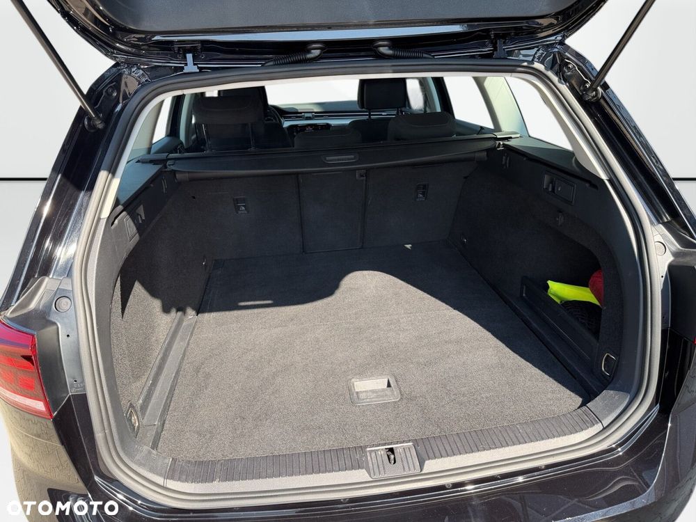 Volkswagen Passat - 37