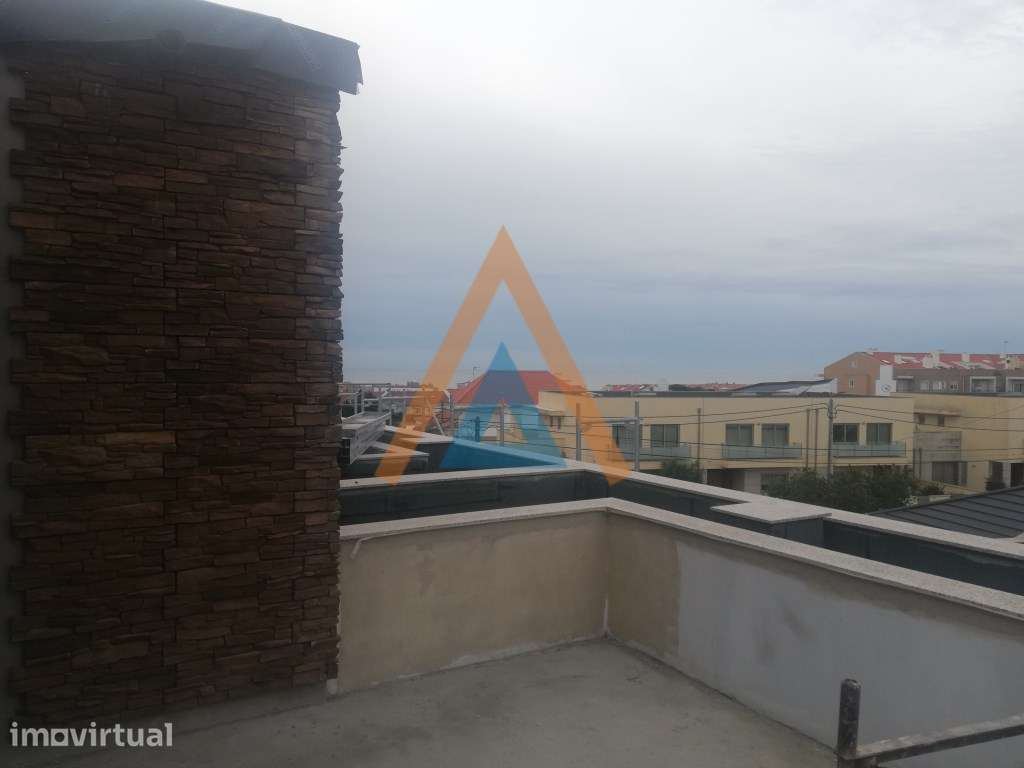 Moradia em Banda T3 Duplex - São Félix da Marinha - V. N. Gaia - Grande imagem: 5/26