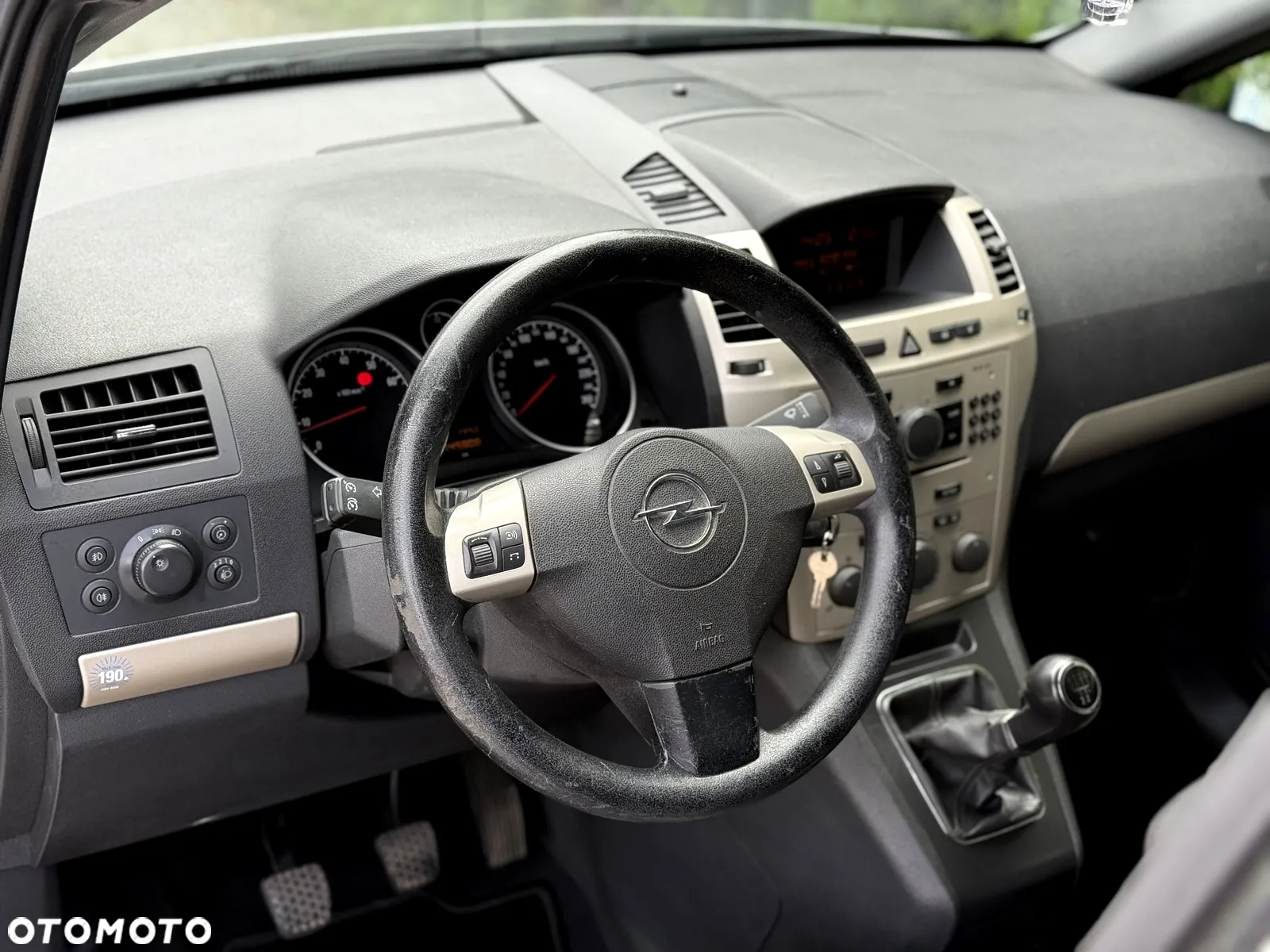 Opel Zafira 1.8 Cosmo - 29