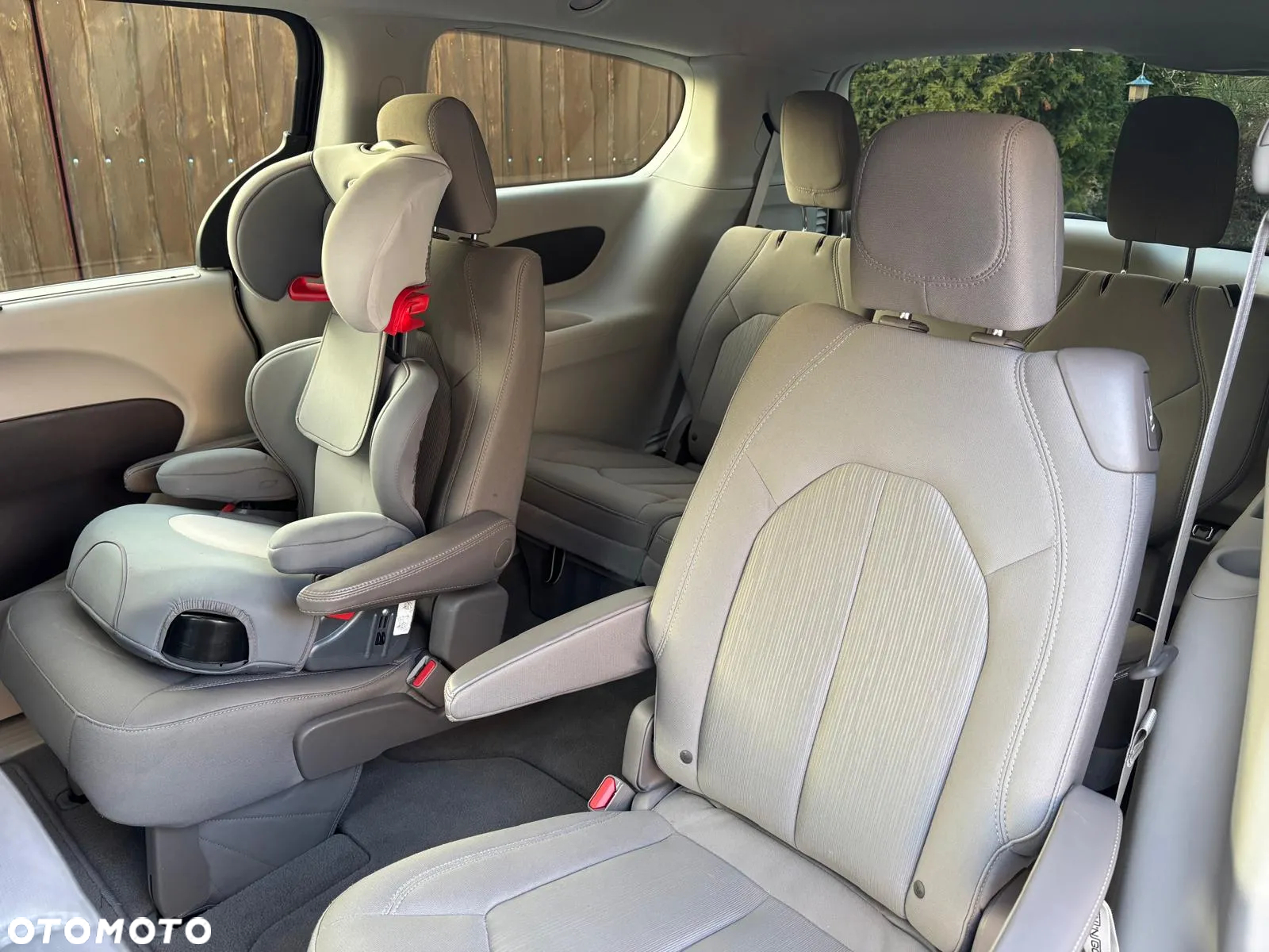 Chrysler Pacifica - 12