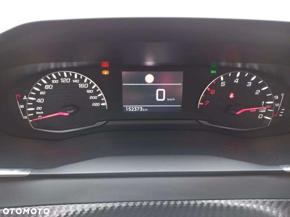 Peugeot 2008 1.5 BlueHDi Allure S&S - 17