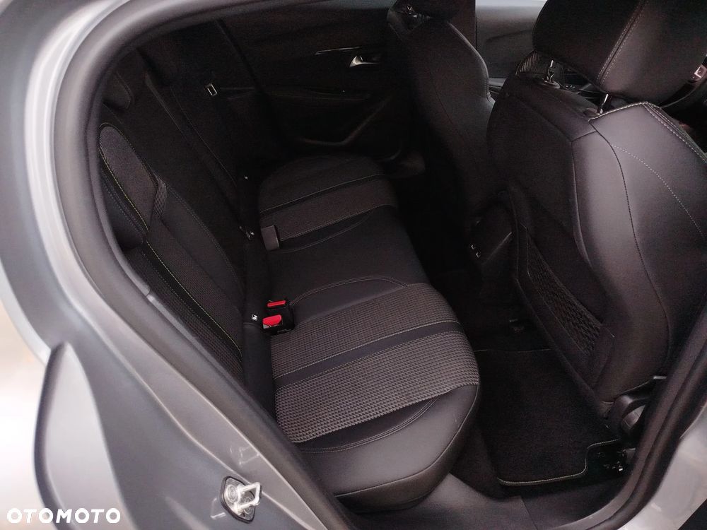 Peugeot 208 PureTech 100 GT - 24