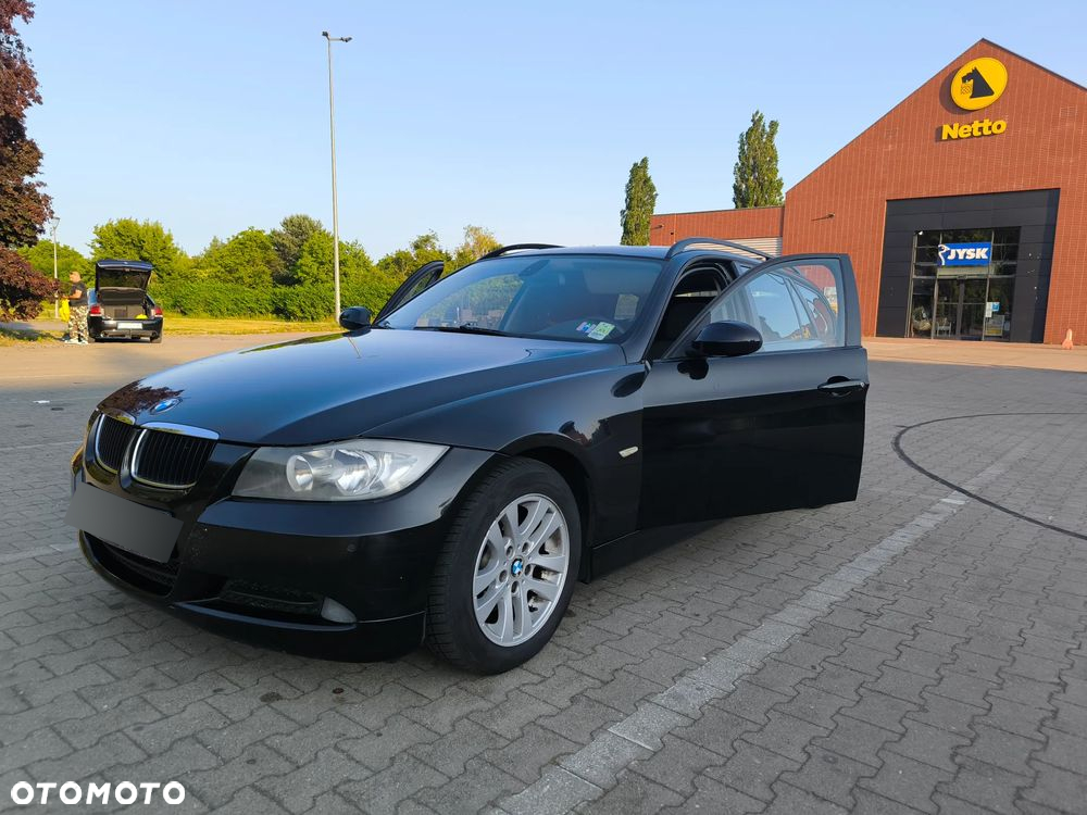 BMW Seria 3 318d DPF Touring - 12