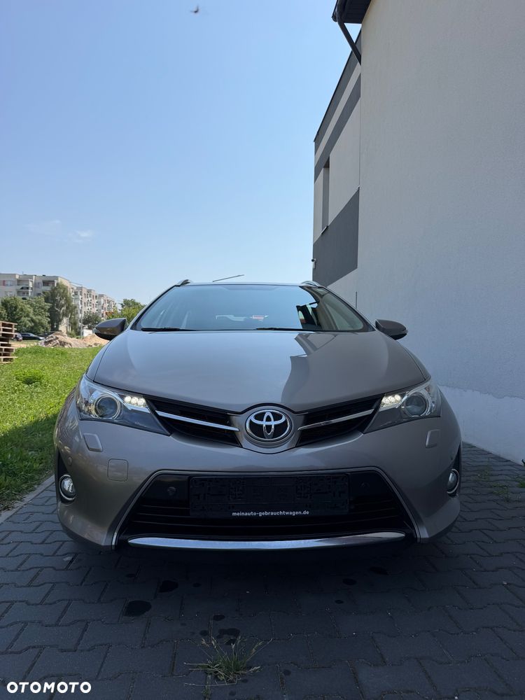 Toyota Auris 1.6 Premium + - 7