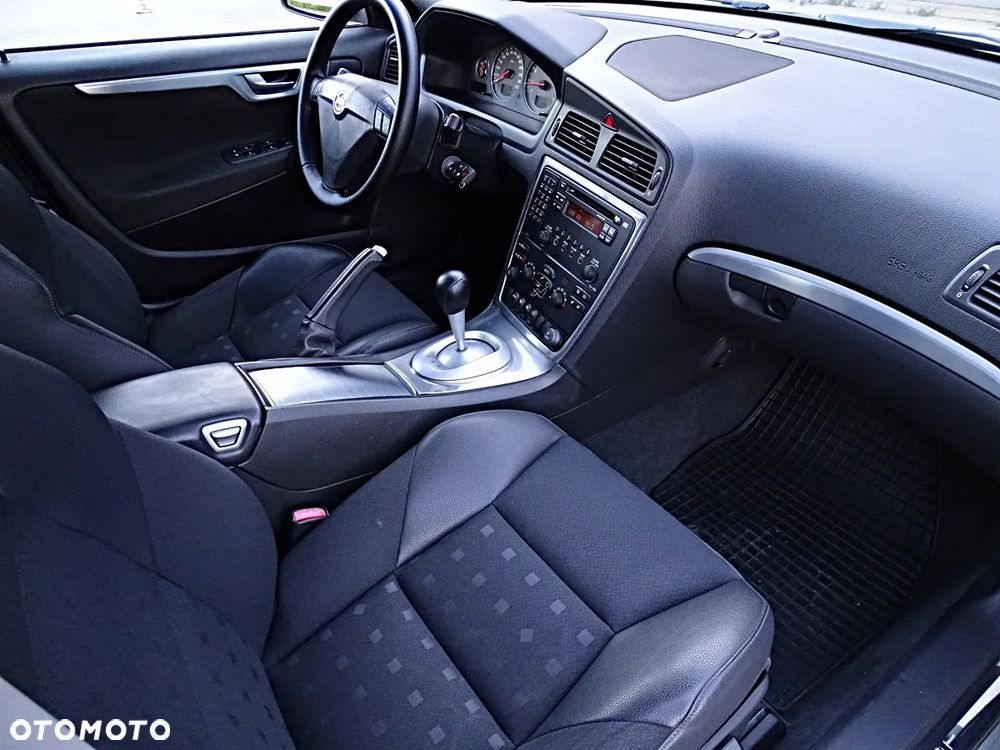 Volvo S60 2.4 Momentum - 28