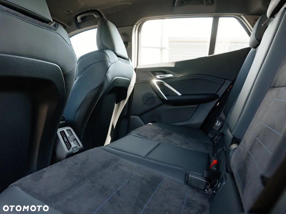 BMW iX2 eDrive20 - 13