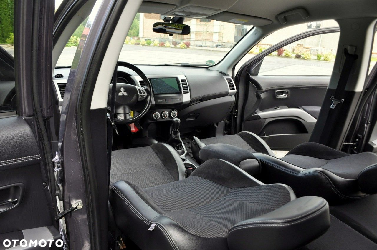 Mitsubishi Outlander - 27