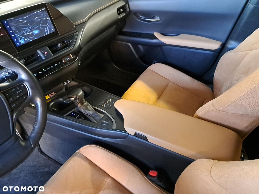 Lexus UX 250h GPF Business 2WD - 28