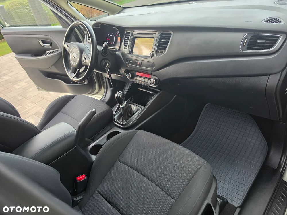 Kia Carens 1.7 CRDi 115 Dream-Team Edition - 28