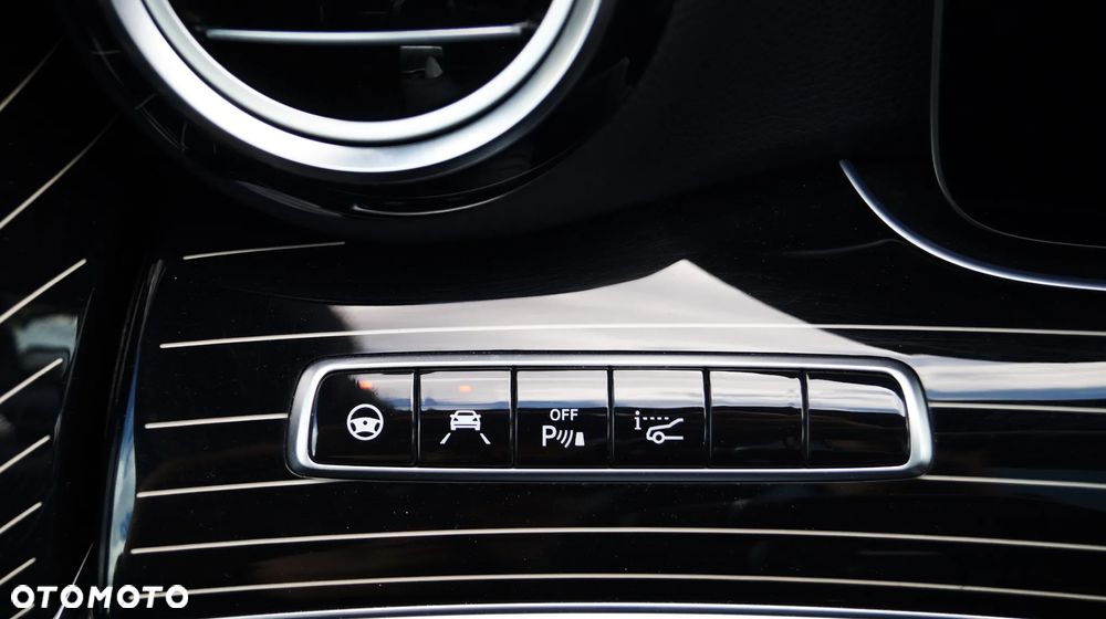 Mercedes-Benz Klasa E 400 4Matic 9G-TRONIC Exclusive - 39