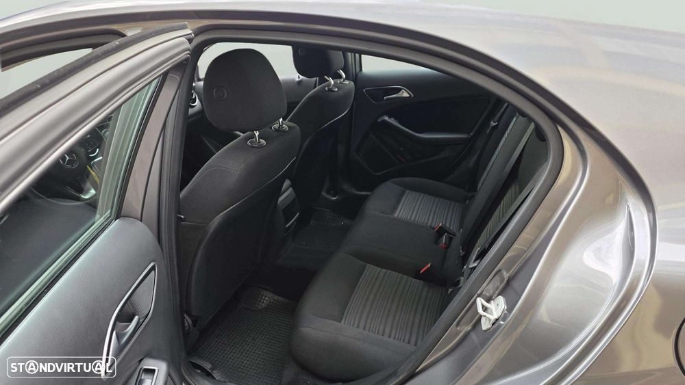 Mercedes-Benz A 180 CDI (BlueEFFICIENCY) Urban - 11