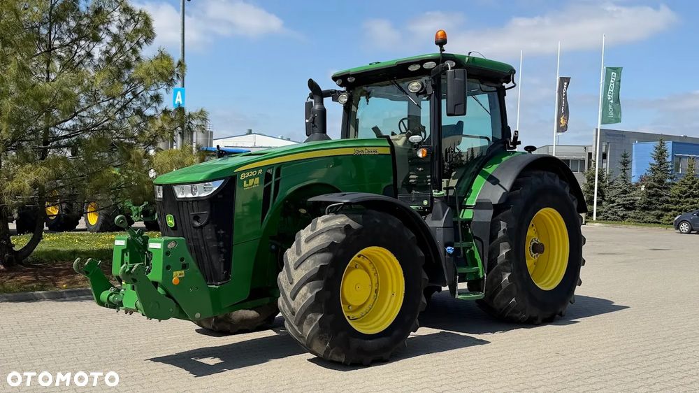 John Deere 8320R - 1