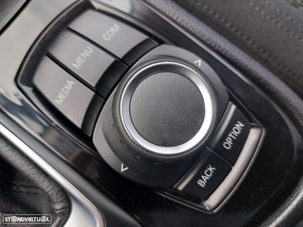 BMW 225xe Active Tourer Advantage - 32