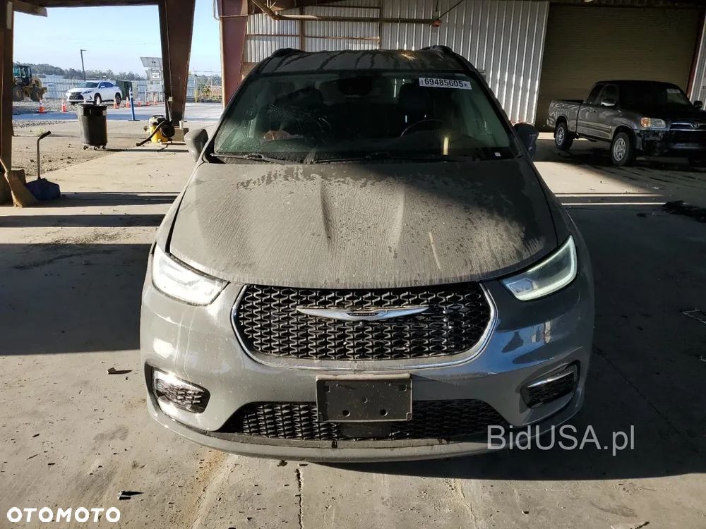 Chrysler Pacifica - 5