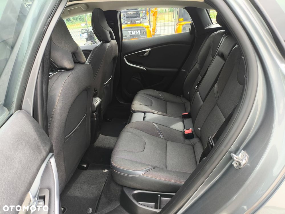 Volvo V40 D3 Momentum - 22