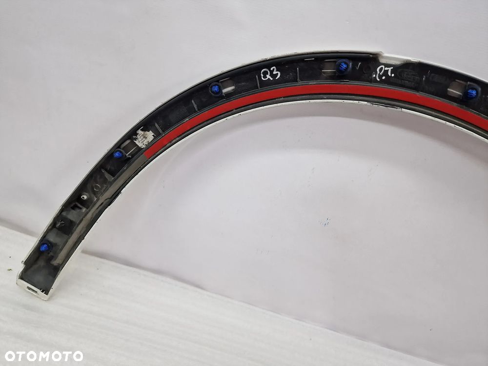 AUDI Q3 8U0 11-18 PRAWA TYLNA TYLNIA TYŁ LISTWA NA BŁOTNIK , NR 8U0853818 / 8U0853818A / 8U0853818B , NR AUKCJI NLB115 - 12