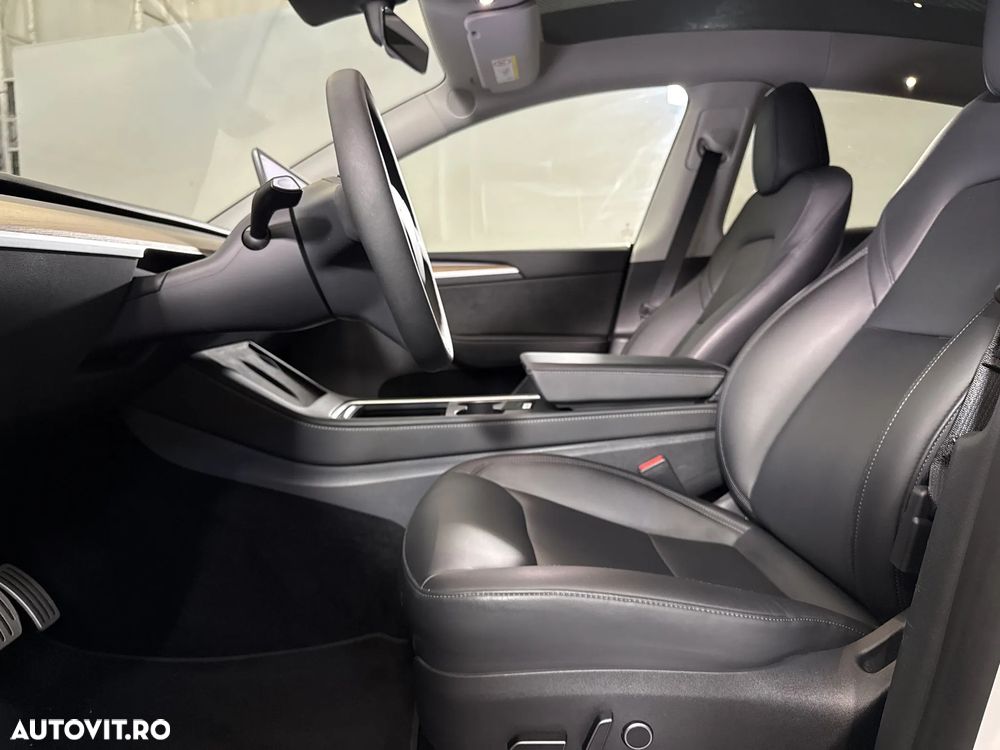 Tesla Model Y AWD Performance - 22