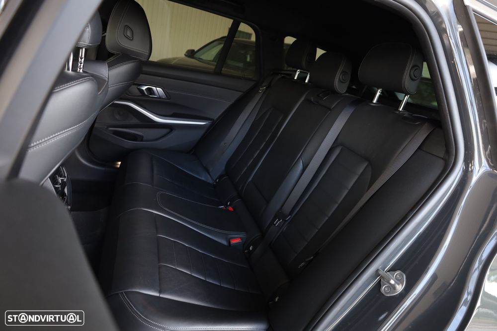 BMW 320 d Ultimate Auto - 25
