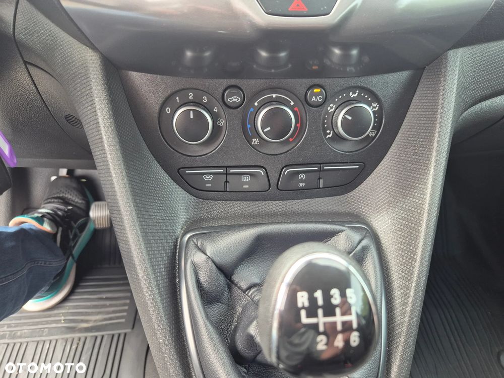 Ford Transit Connect - 14