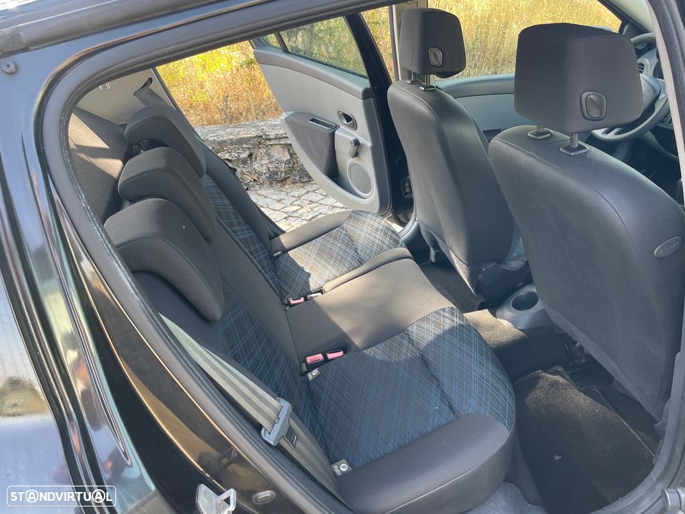Renault Clio 1.2 16V Confort - 14