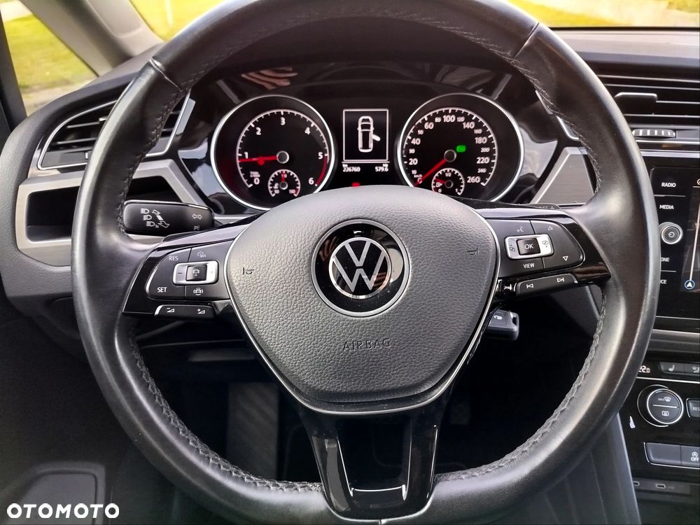 Volkswagen Touran - 9